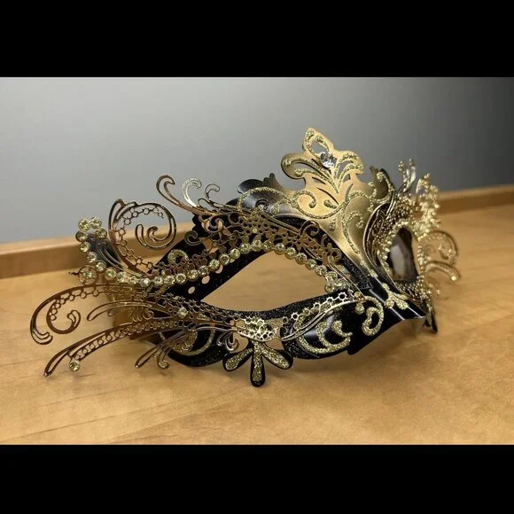 Masquerade Mask - Picture 3 of 4